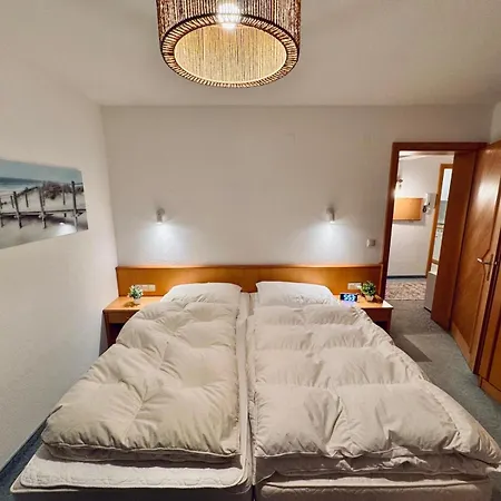 Davis-birkl Apartment *